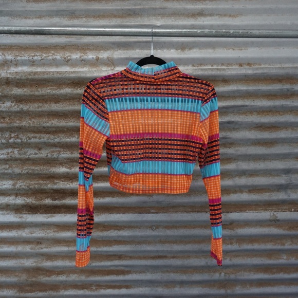 One by One sheer long sleeve. - Picture 3 of 4